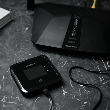 ETGEAR Nighthawk M5 5G WiFi 6 Mobile Router (MR5200) Cellular network router